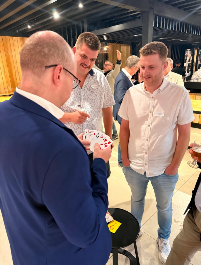 Magicien close-up lors d’un événement d’entreprise en Wallonie